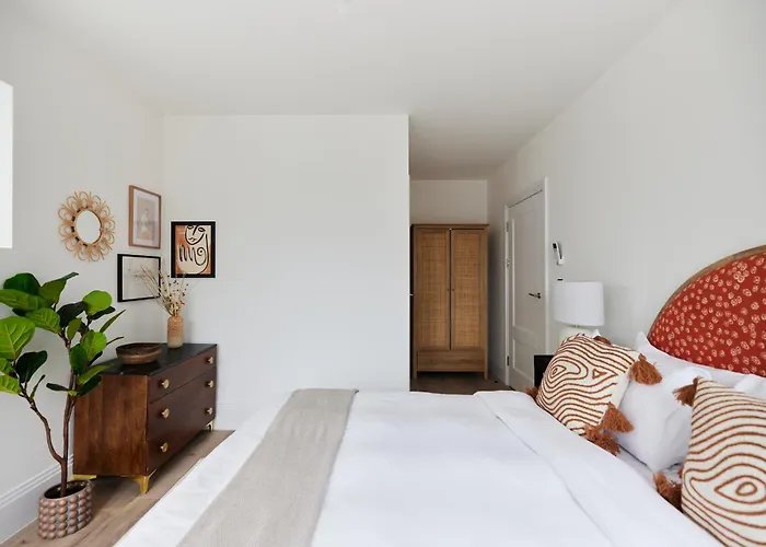 The Wembley Park Wonder - Charming 2Bdr Flat With Balcony