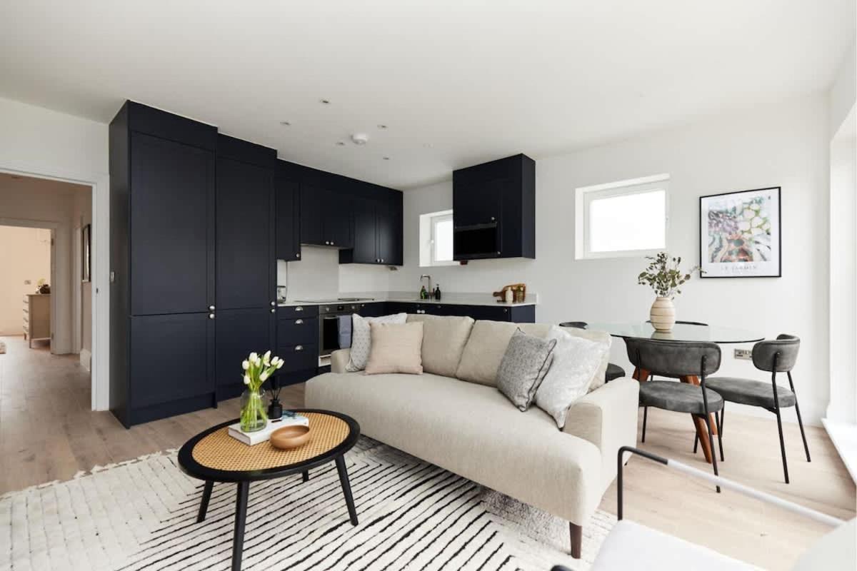 The Wembley Park Wonder - Charming 2bdr Flat With Balcony * Londra
