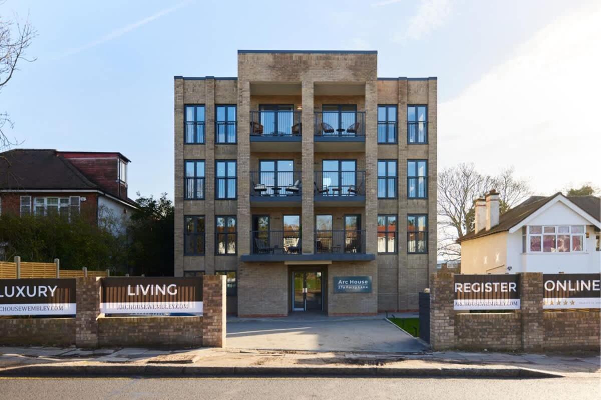 The Wembley Park Wonder - Charming 2bdr Flat With Balcony