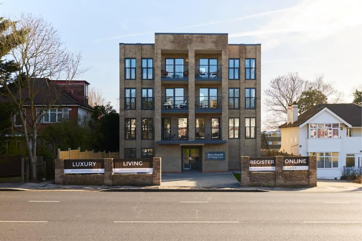 The Wembley Park Wonder - Charming 2bdr Flat With Balcony Londen